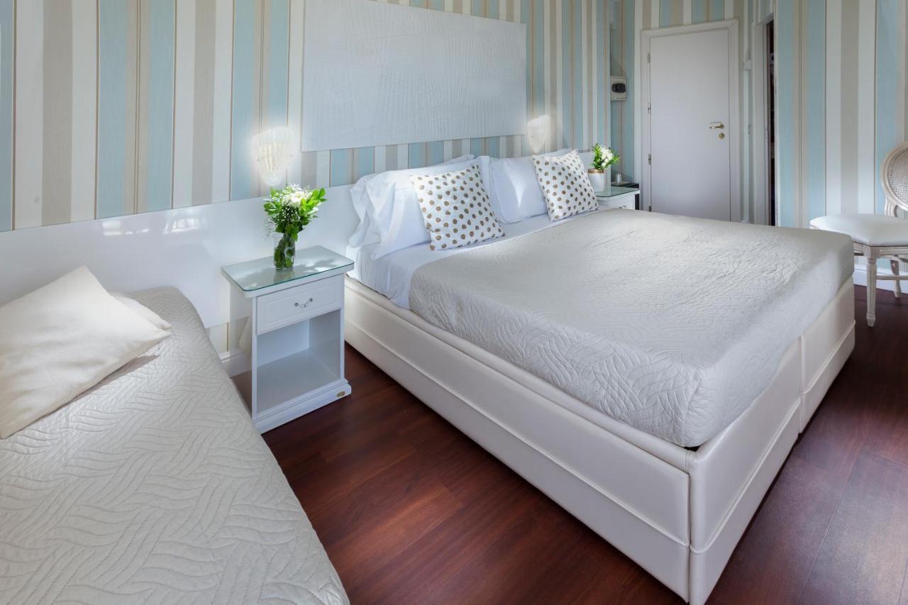 Hotel Admiral - On The Beach Riccione Luaran gambar