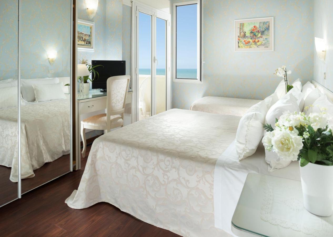 Hotel Admiral - On The Beach Riccione Luaran gambar