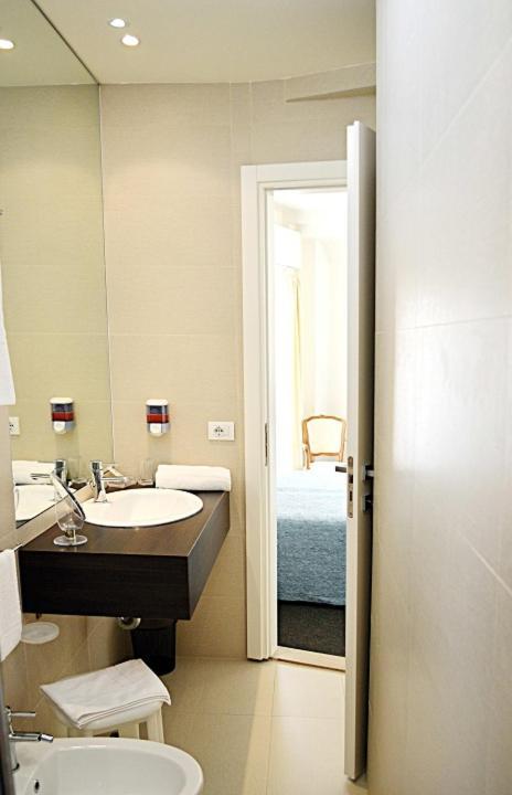 Hotel Admiral - On The Beach Riccione Luaran gambar
