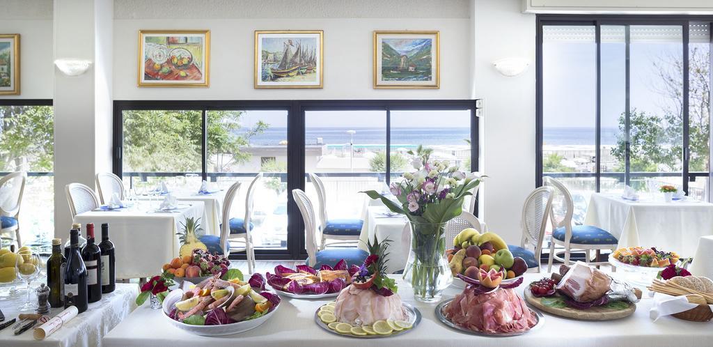 Hotel Admiral - On The Beach Riccione Luaran gambar