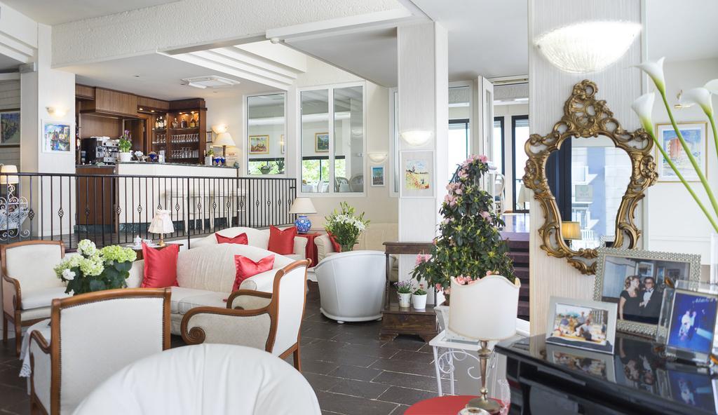 Hotel Admiral - On The Beach Riccione Luaran gambar