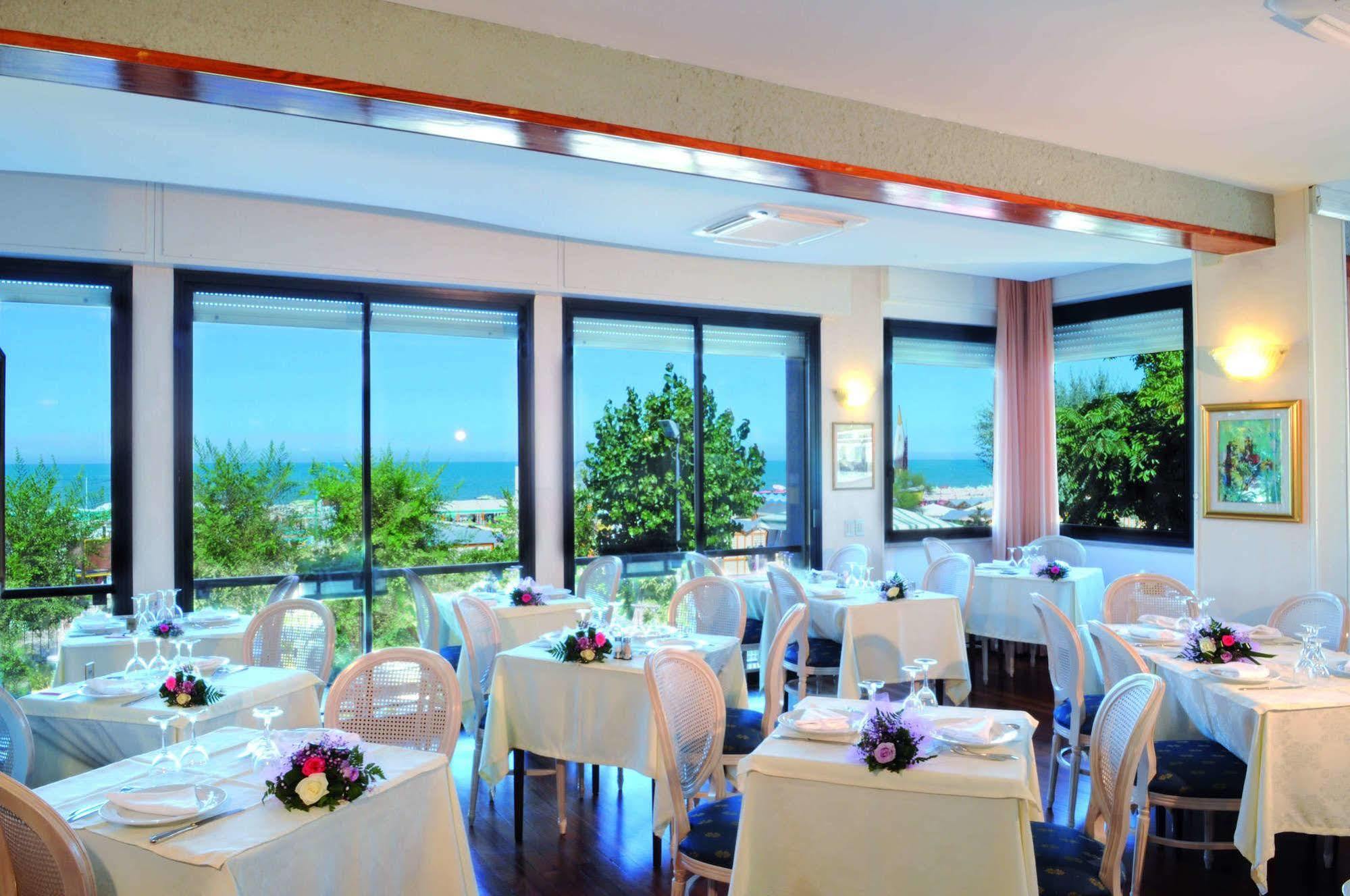 Hotel Admiral - On The Beach Riccione Luaran gambar